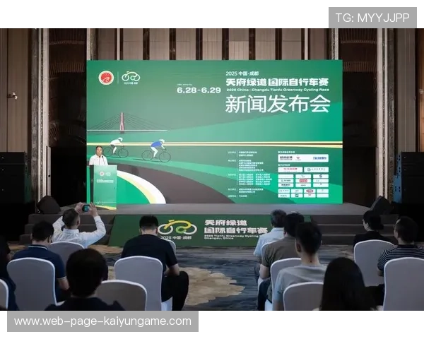 成都自行车比赛现场惊现集体摔车，观众震惊，成都自行车赛道